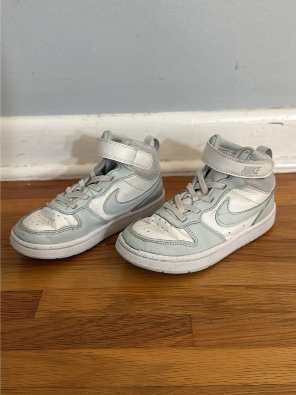 Nike Kids High-Top Sneakers in White and Light Gray